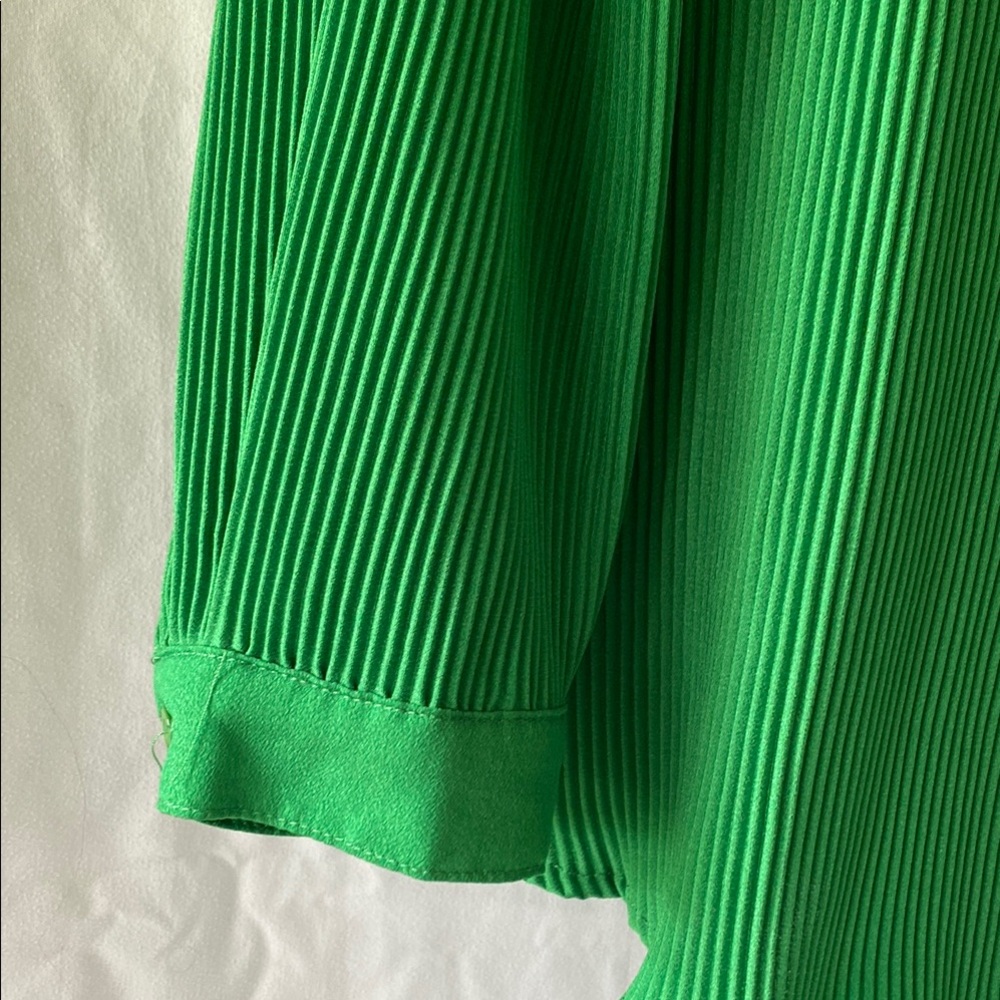 PrettyLittleThing Emerald Button-Down Shirt - Picture 5 of 11